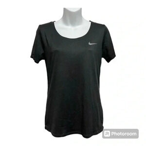 - Nike Dri-Fit Legend Scoop Neck Short Sleeve T-Shirt Black Size Small